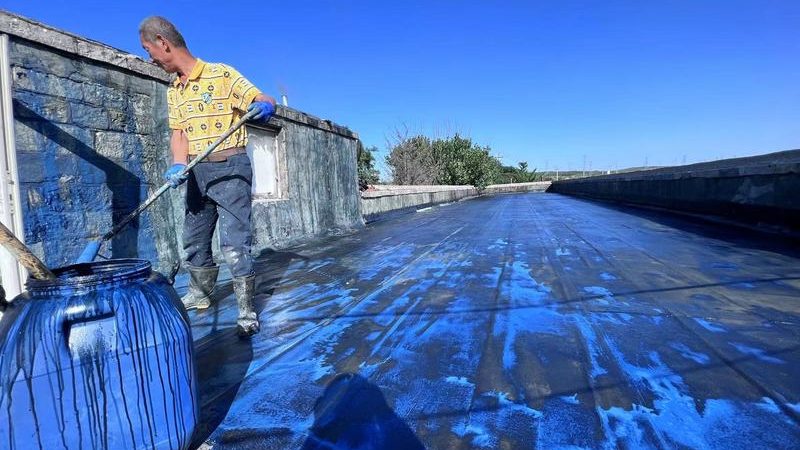 小标题：高层建筑防水的重要性